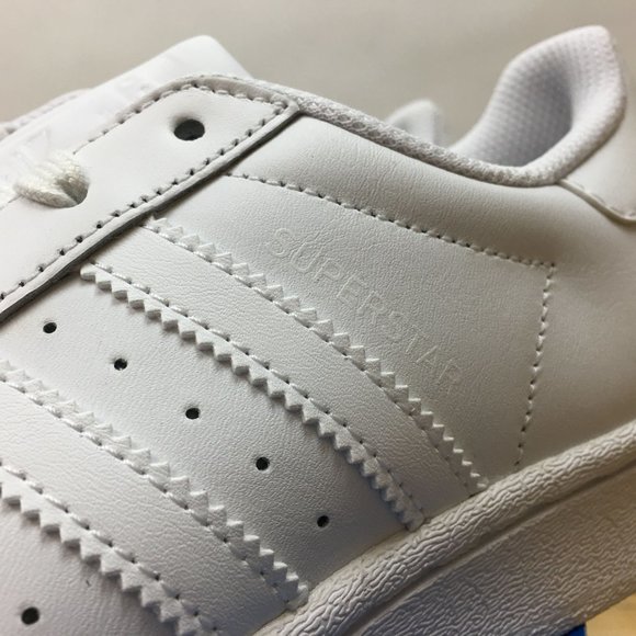 adidas Superstar EG4960 Triple White SZ 5 NEW - Picture 2 of 5